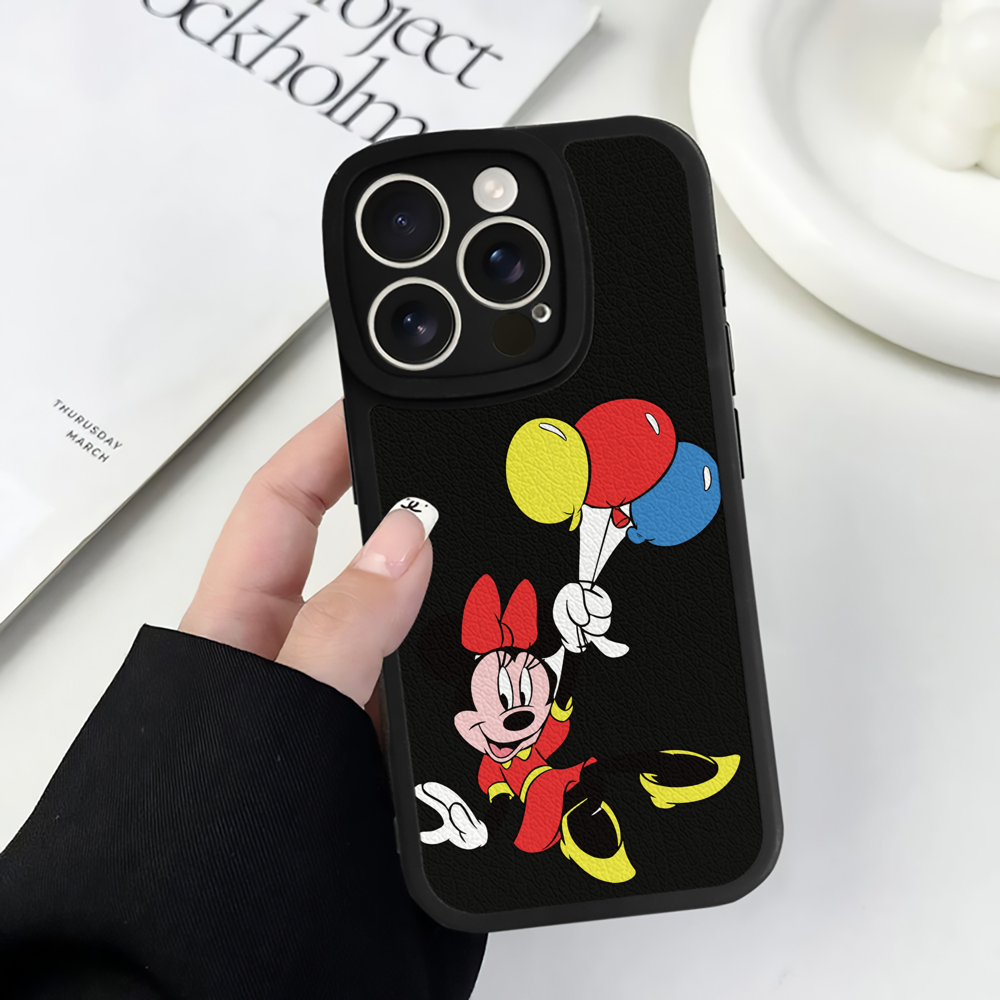 （画像用） ミッキーマウス Mickey Mouse 【iPhone 16シリーズ対応】シリコンスマホケース（レザー調） 材質：シリコン